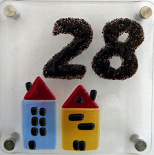 Bijzonder glazen huisnummer bij de voordeur??